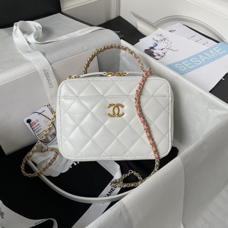 Chanel Clutch With Chain Grained Shiny Calfskin & Gold-Tone Metal White