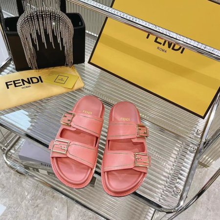 Fendi Feel Pink Leather Sandals