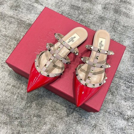 Valentino Rockstud Rockstud Patent Leather Sandal