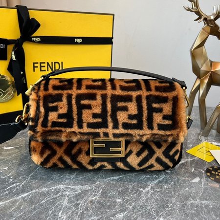 Fendi Baguette 8600