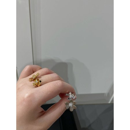 Van Cleef Frivole Ring